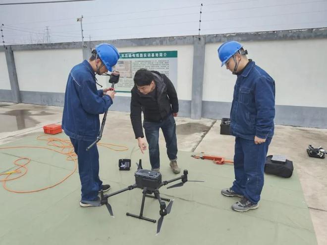 BOB半岛输电运检中心：无人机防坠装置 高空安全新保障(图6)