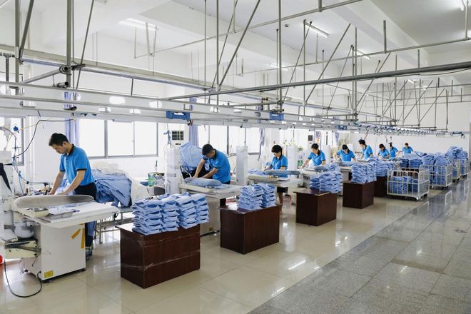 BOB半岛江苏扬子豚：以“精巧美轻”理念竖职业防护服智造新标杆(图6)